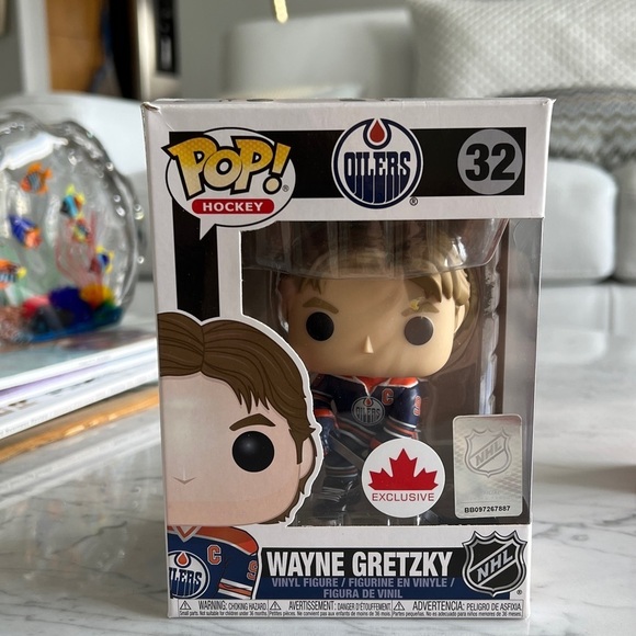 NEW WAYNE GRETZKY Funko Pop! Hockey #32 Edmonton Oilers Figure Canada Exclusive - Picture 2 of 8